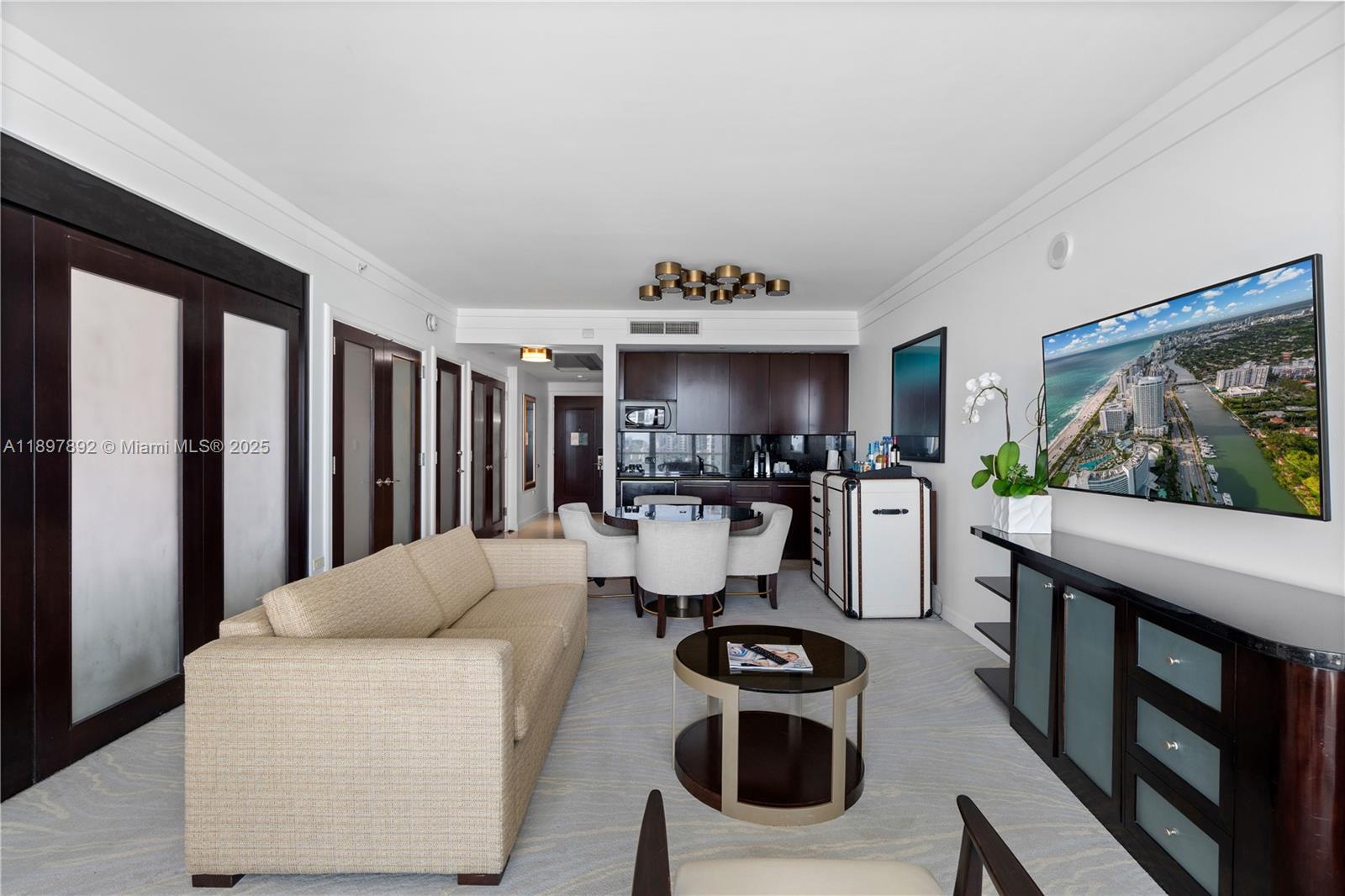 4391 Collins Ave #1619, Miami Beach FL 33140