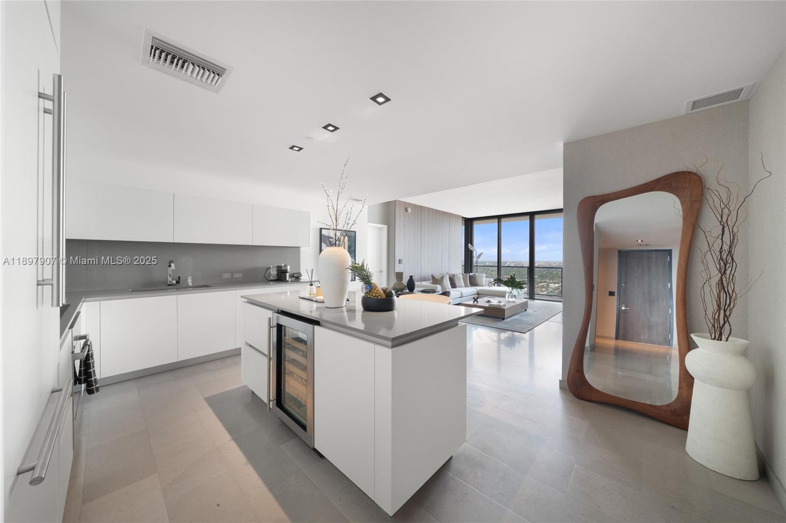 88 SW 7th St #3910, Miami FL 33130