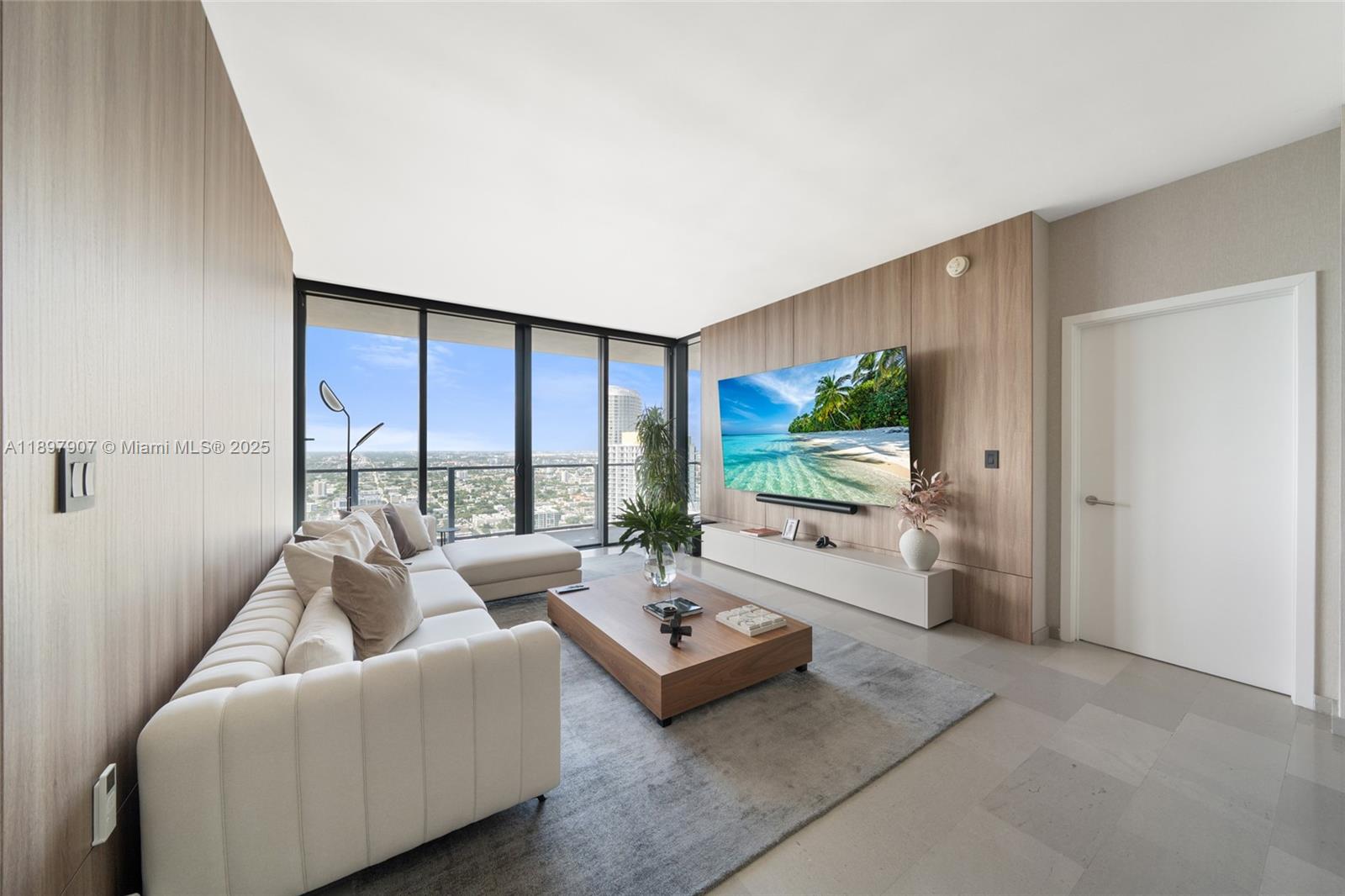 88 SW 7th St #3910, Miami FL 33130