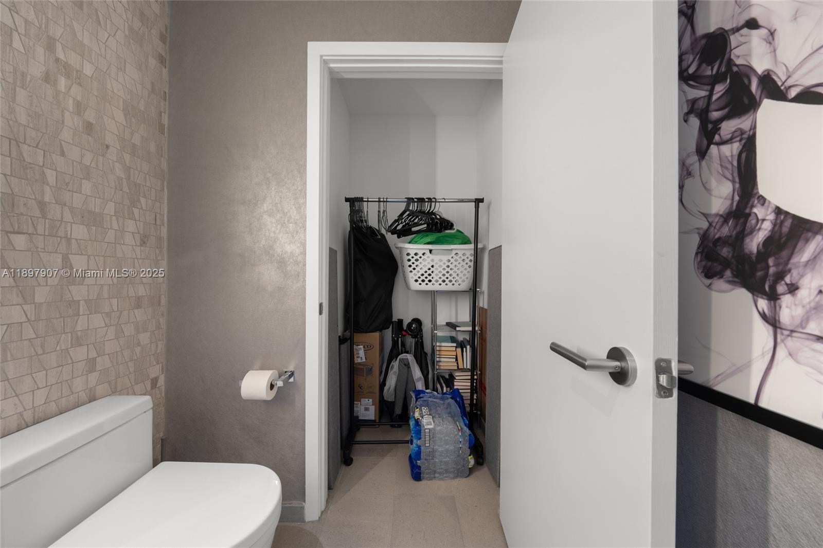 88 SW 7th St #3910, Miami FL 33130
