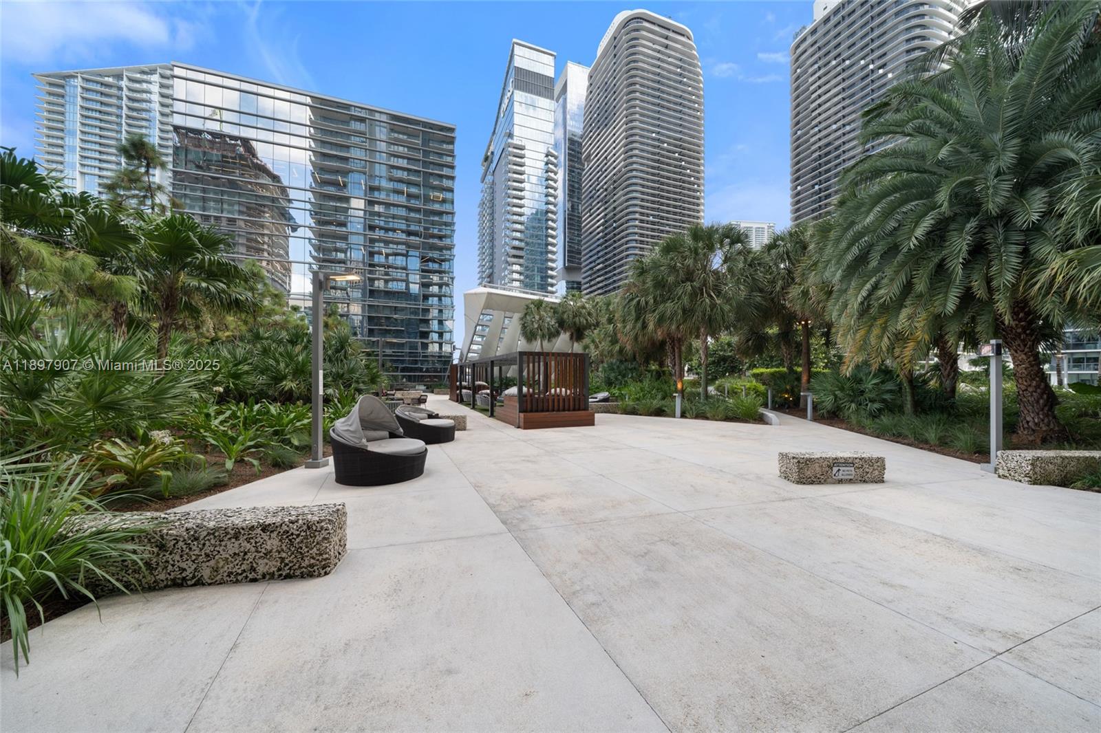 88 SW 7th St #3910, Miami FL 33130