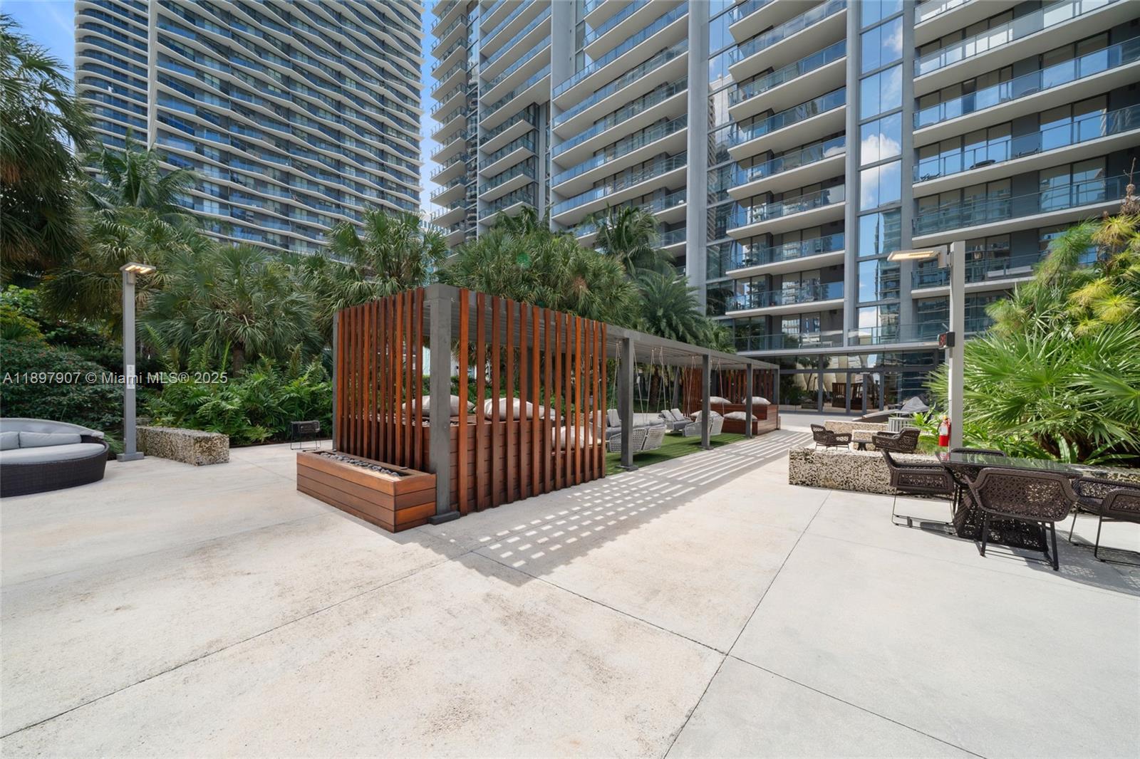 88 SW 7th St #3910, Miami FL 33130
