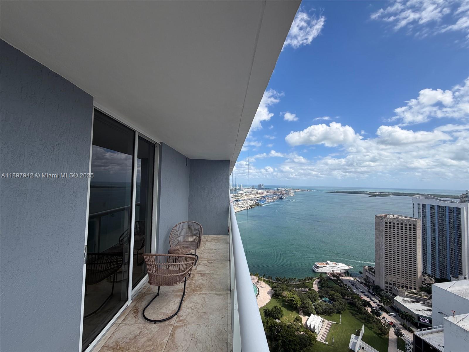 50 Biscayne Blvd #5211, Miami FL 33132