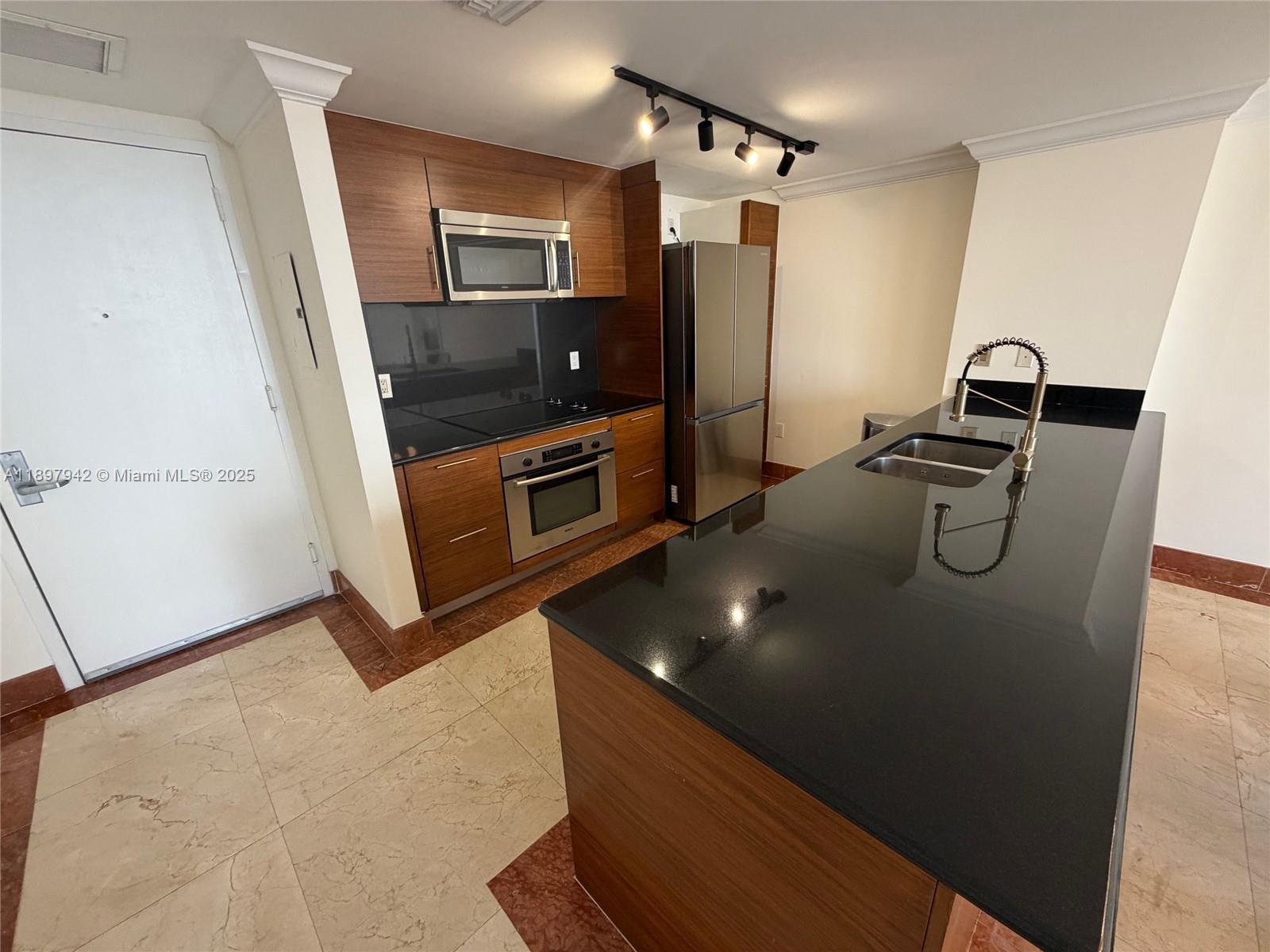 50 Biscayne Blvd #5211, Miami FL 33132