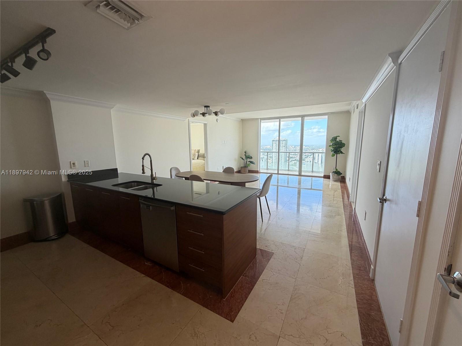 50 Biscayne Blvd #5211, Miami FL 33132
