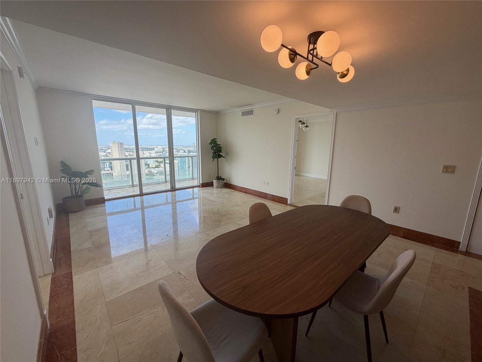 50 Biscayne Blvd #5211, Miami FL 33132