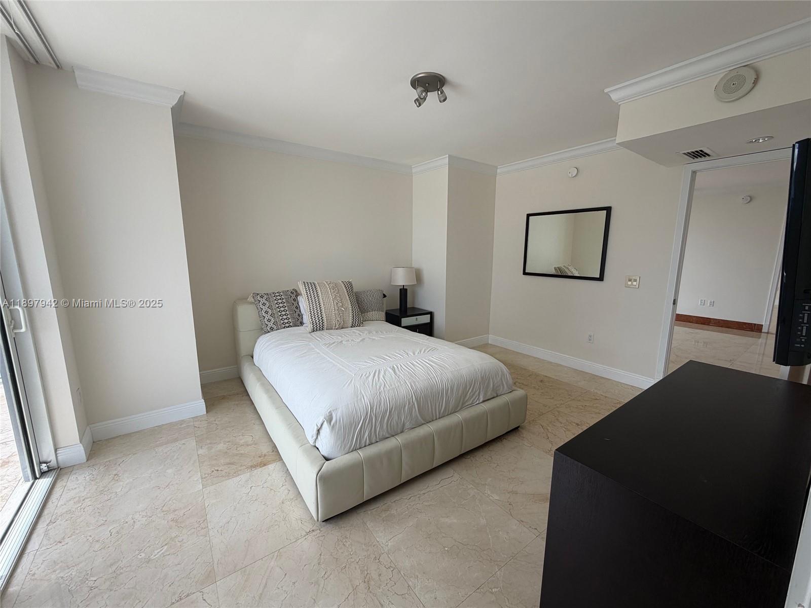 50 Biscayne Blvd #5211, Miami FL 33132