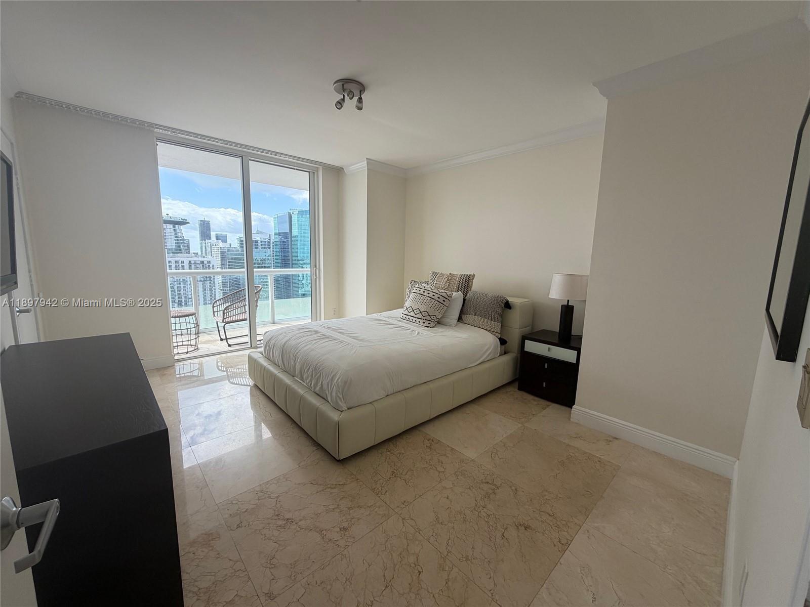 50 Biscayne Blvd #5211, Miami FL 33132