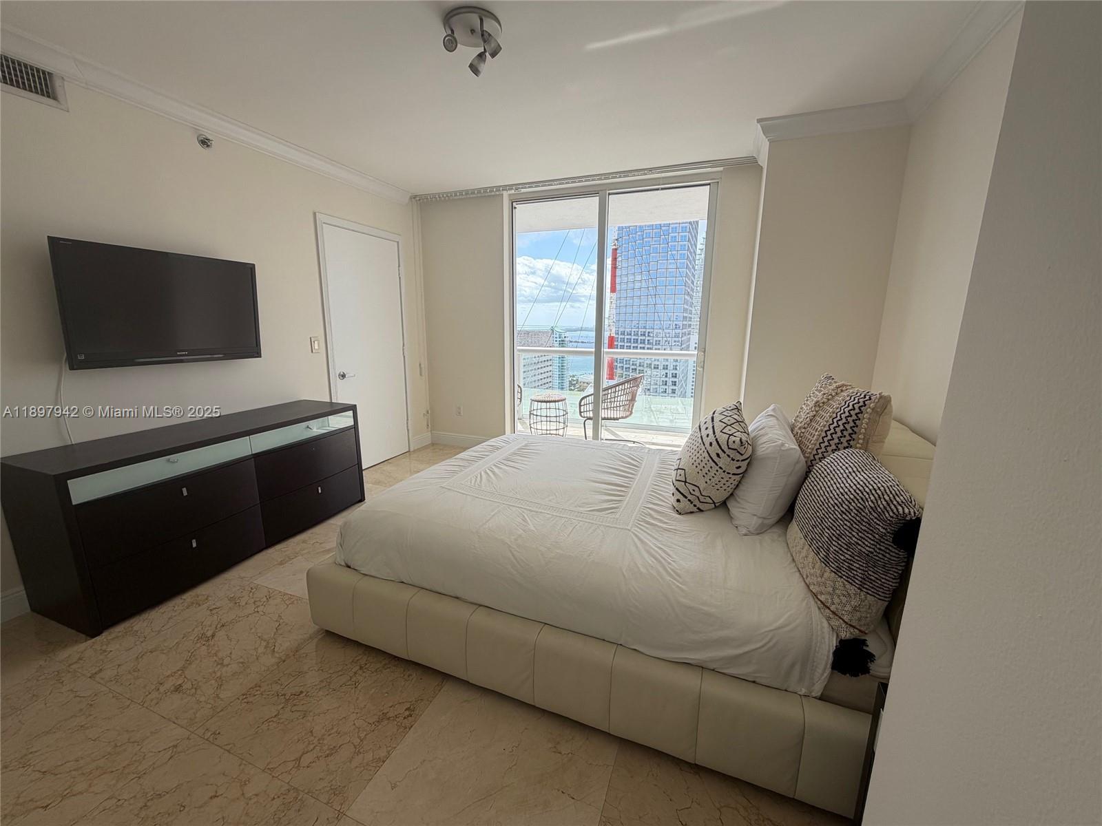 50 Biscayne Blvd #5211, Miami FL 33132