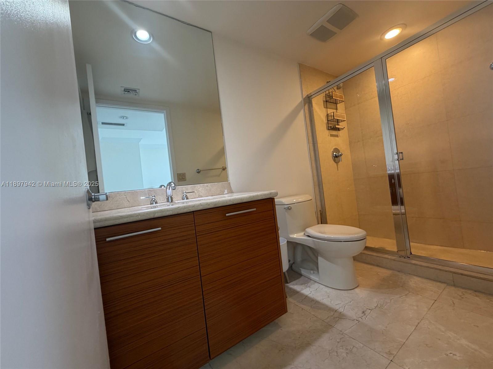 50 Biscayne Blvd #5211, Miami FL 33132