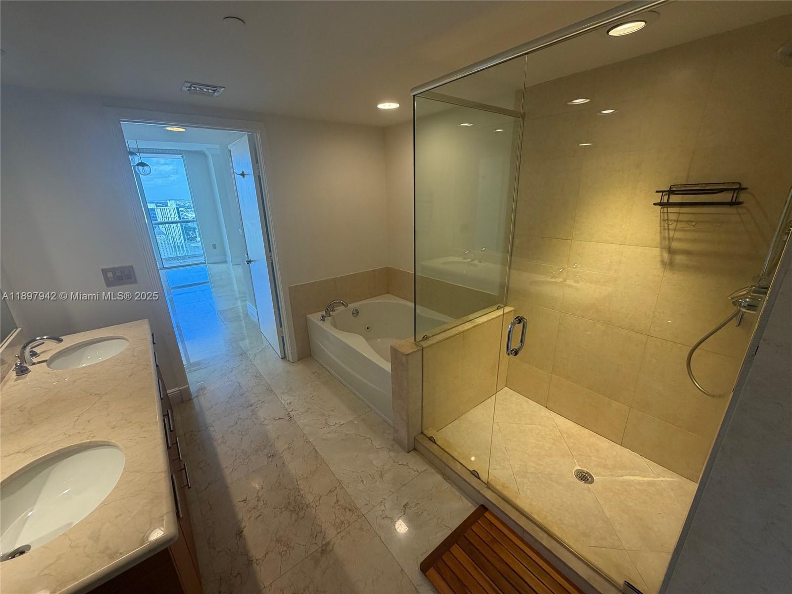 50 Biscayne Blvd #5211, Miami FL 33132