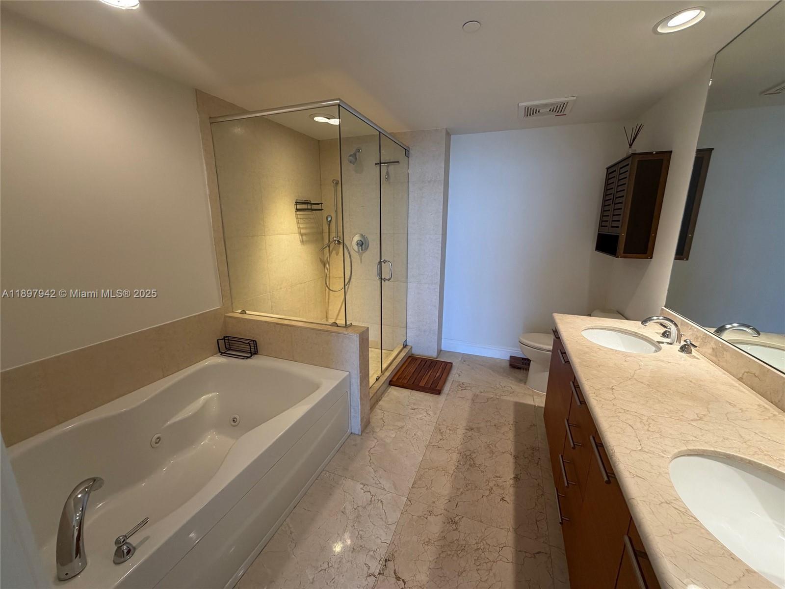 50 Biscayne Blvd #5211, Miami FL 33132
