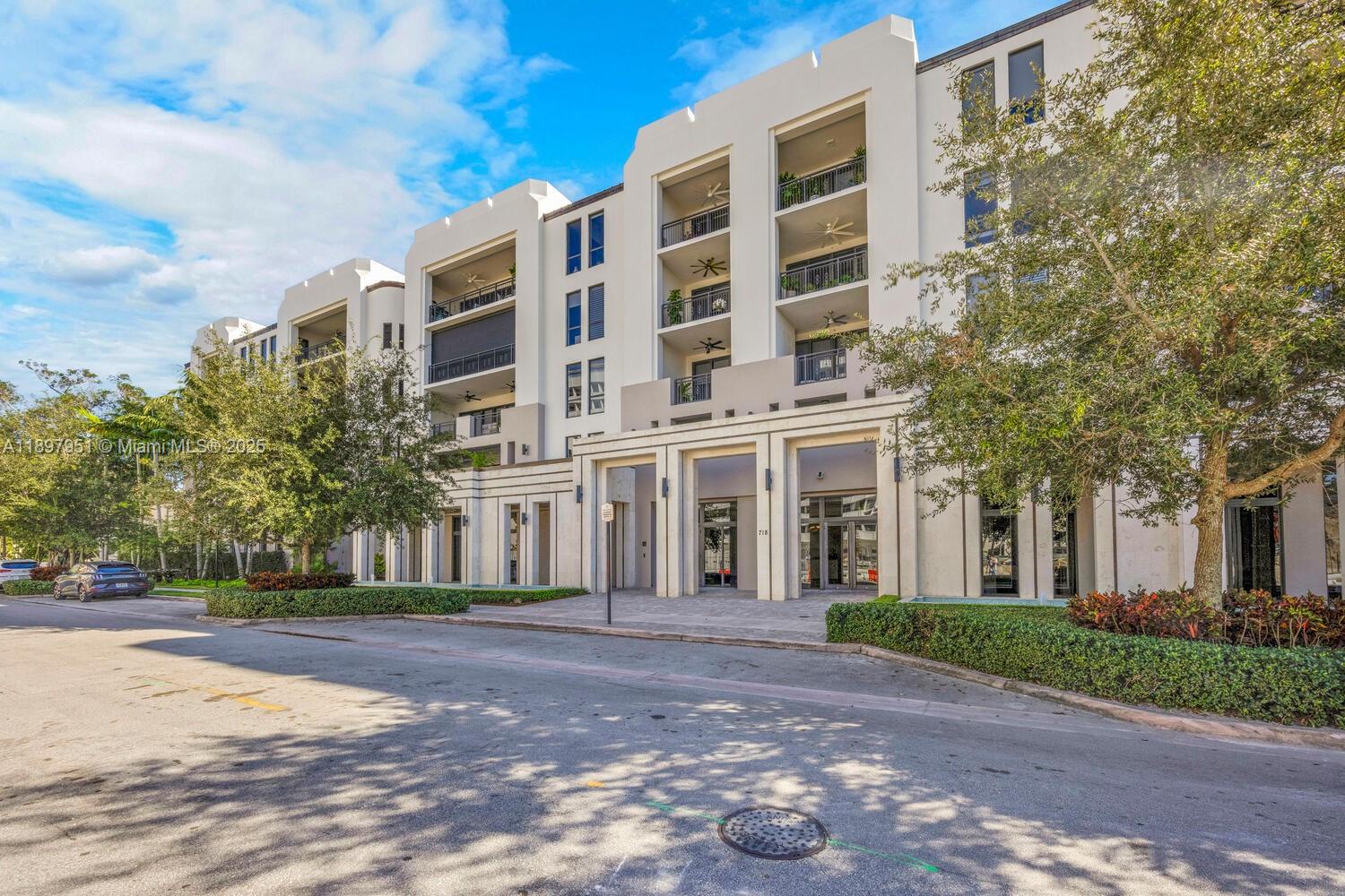 718 Valencia Ave #207, Coral Gables FL 33134