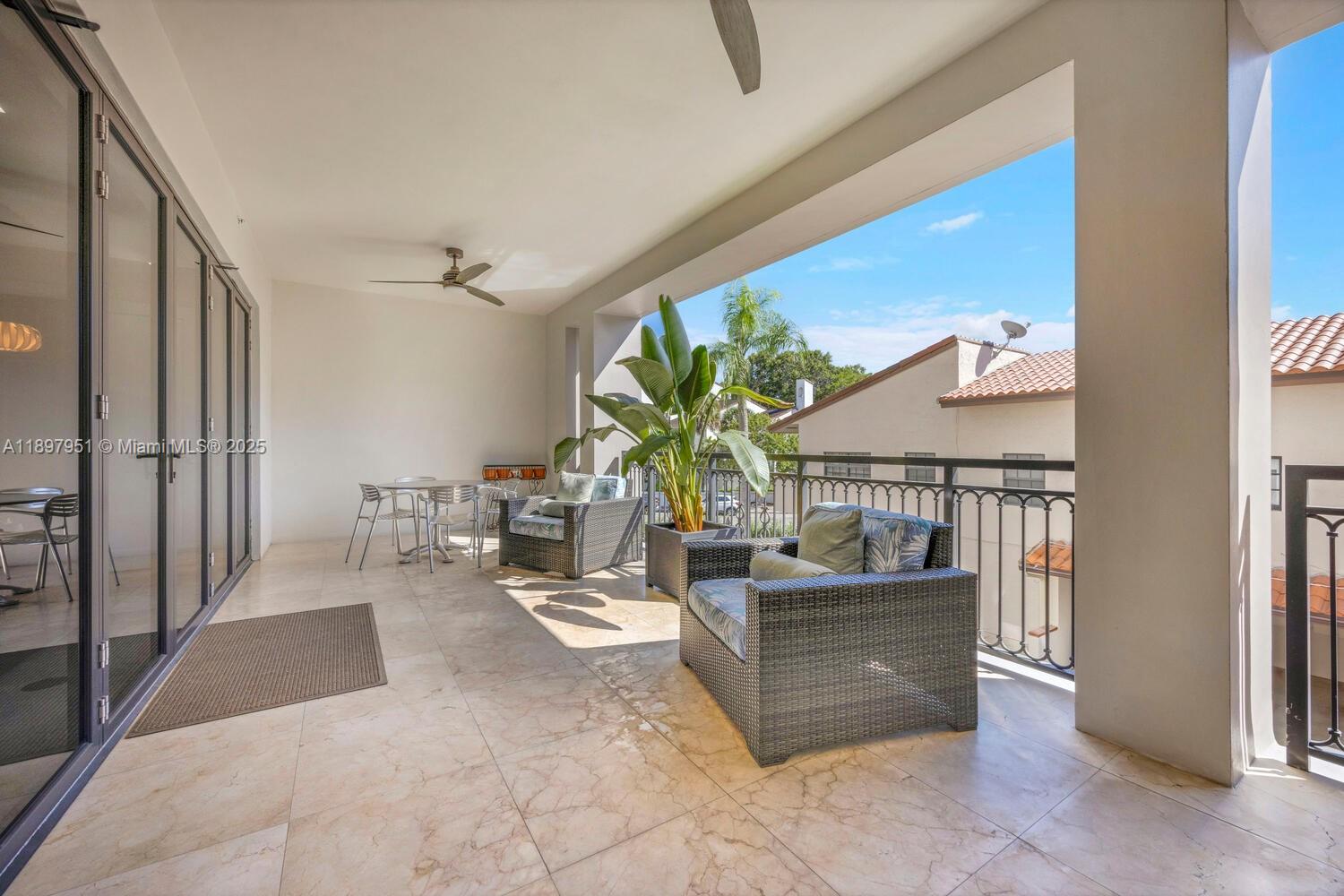 718 Valencia Ave #207, Coral Gables FL 33134
