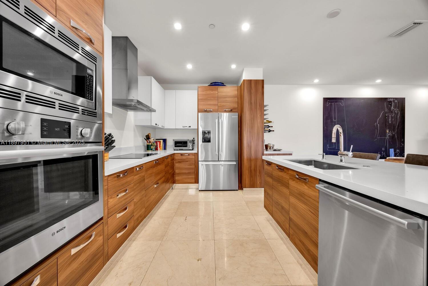 718 Valencia Ave #207, Coral Gables FL 33134