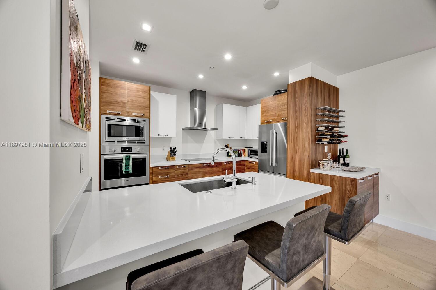 718 Valencia Ave #207, Coral Gables FL 33134