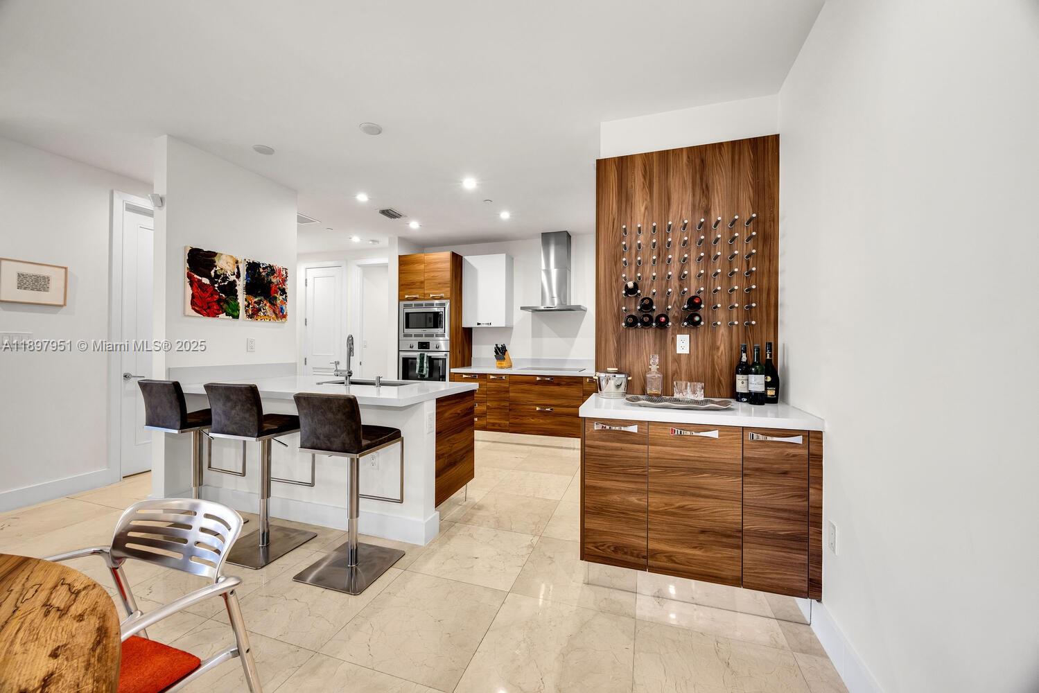 718 Valencia Ave #207, Coral Gables FL 33134