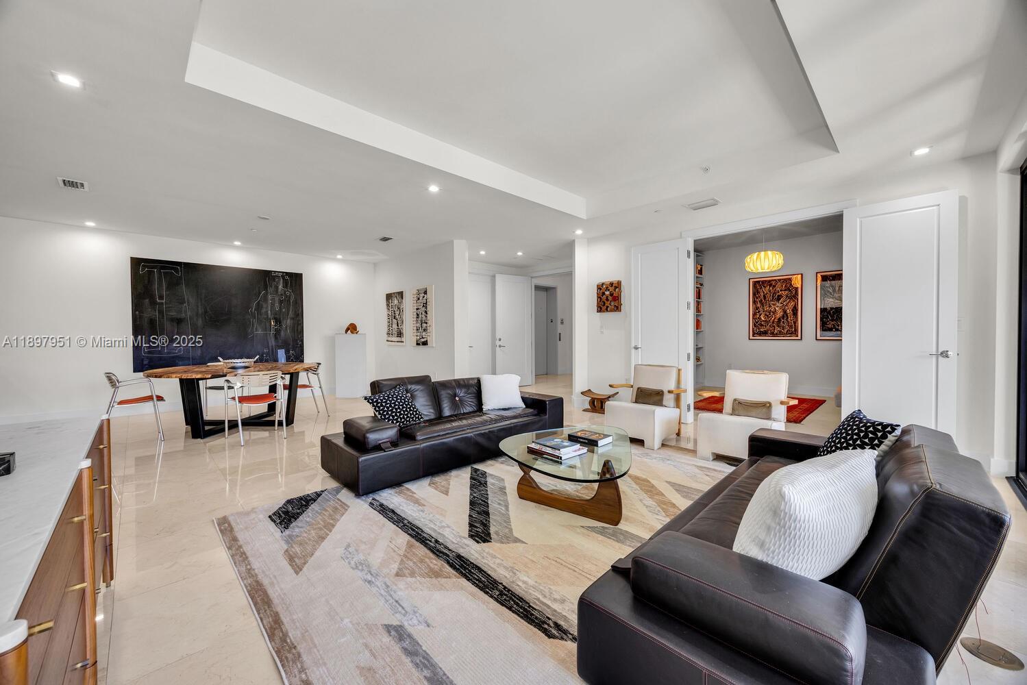 718 Valencia Ave #207, Coral Gables FL 33134