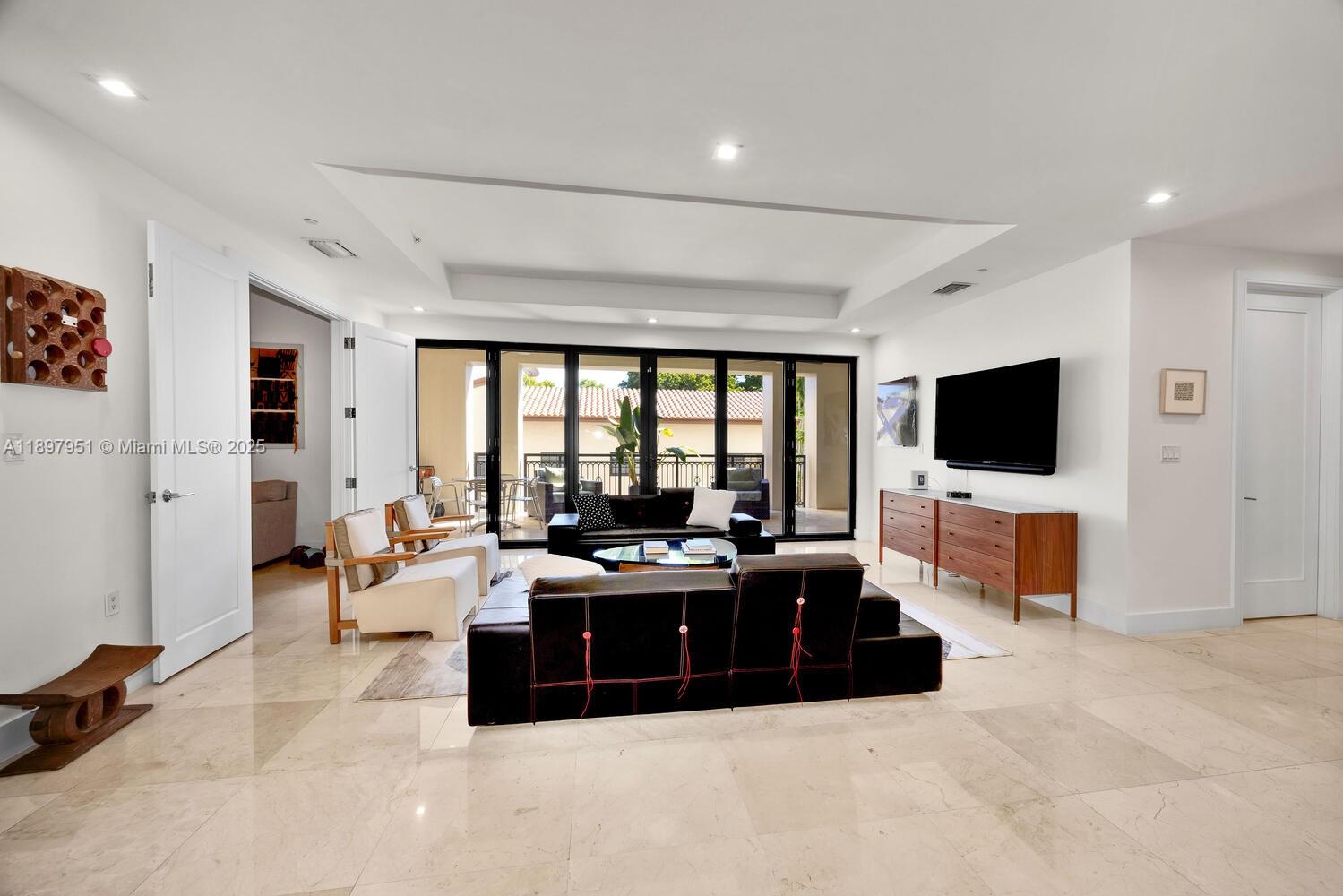 718 Valencia Ave #207, Coral Gables FL 33134