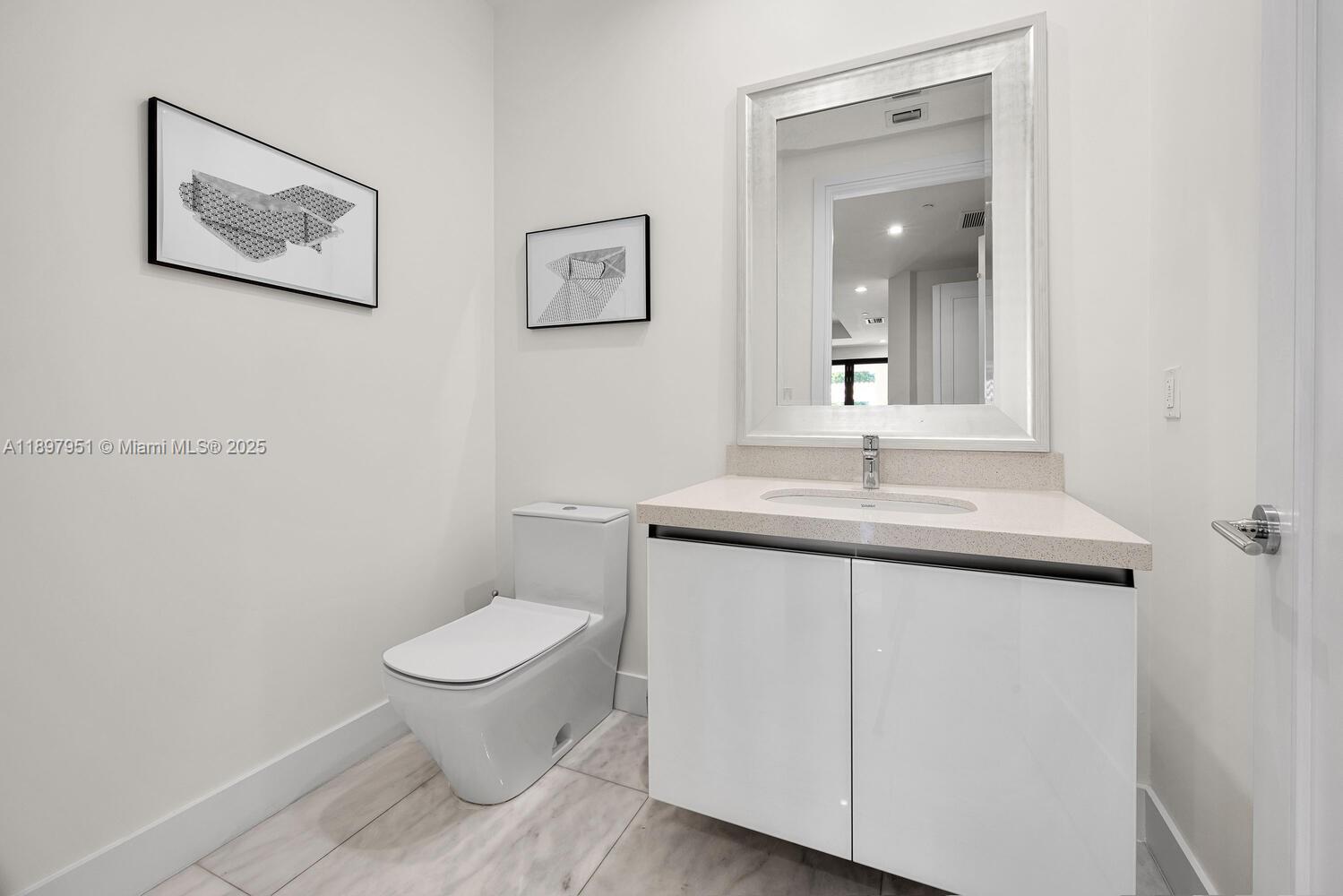 718 Valencia Ave #207, Coral Gables FL 33134