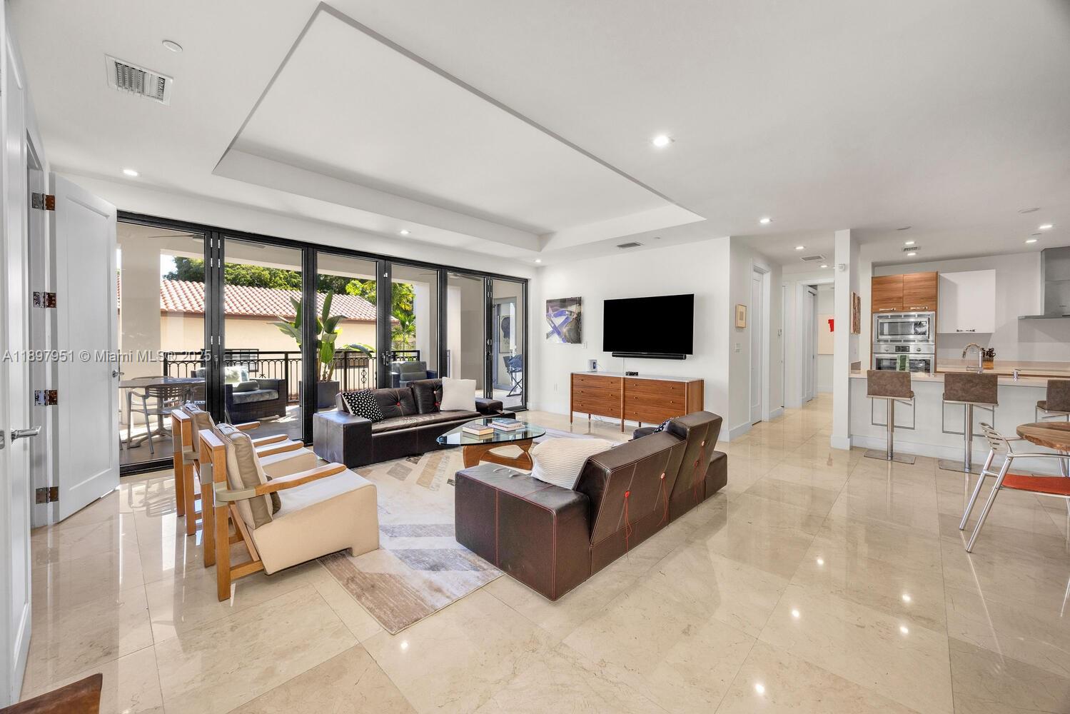 718 Valencia Ave #207, Coral Gables FL 33134
