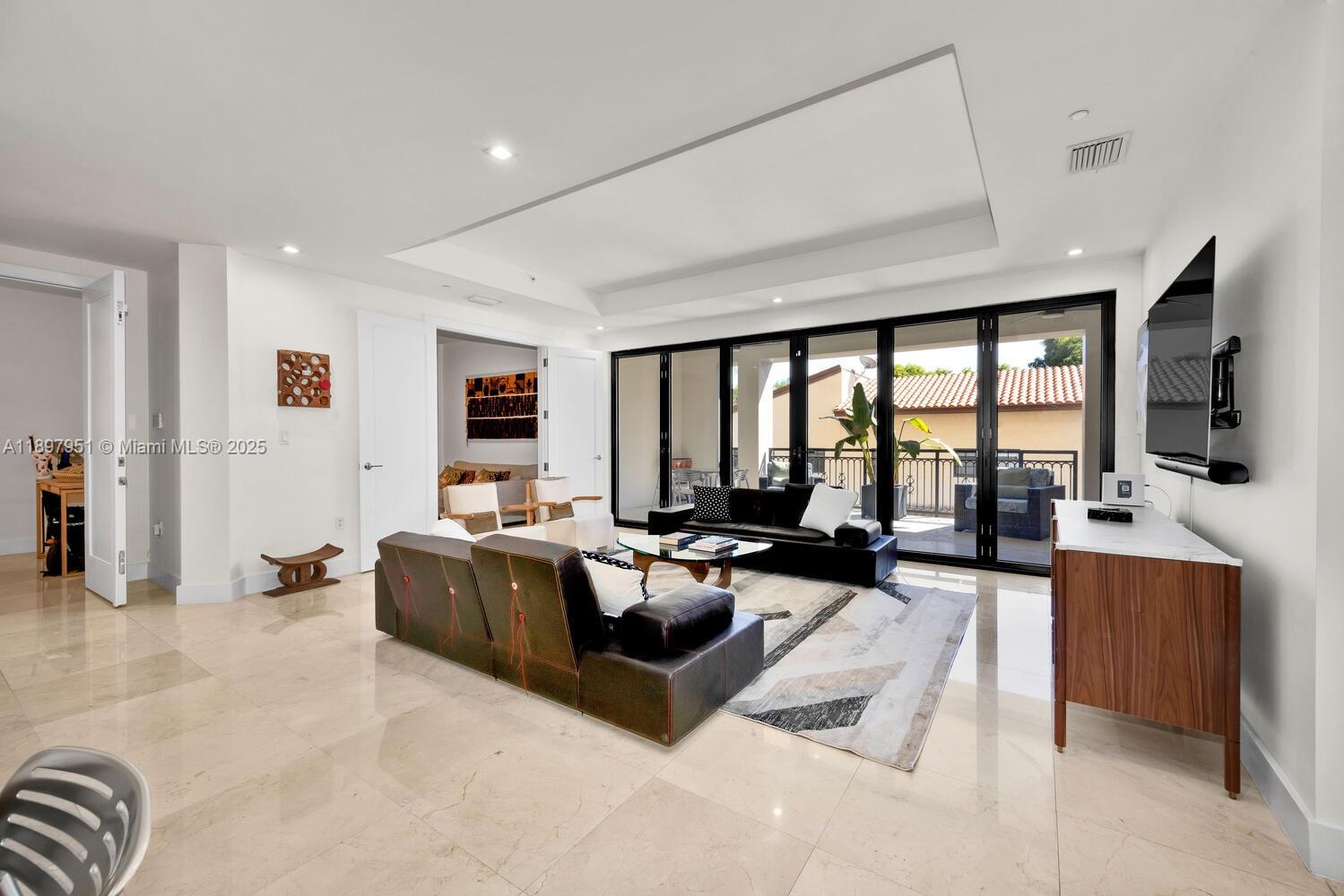718 Valencia Ave #207, Coral Gables FL 33134