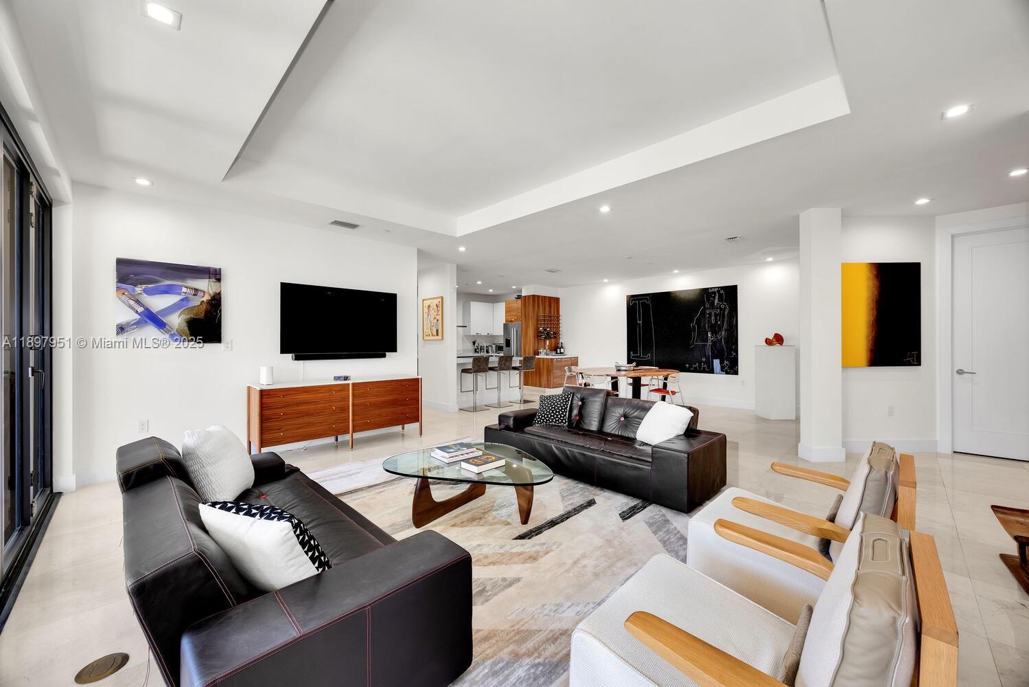 718 Valencia Ave #207, Coral Gables FL 33134