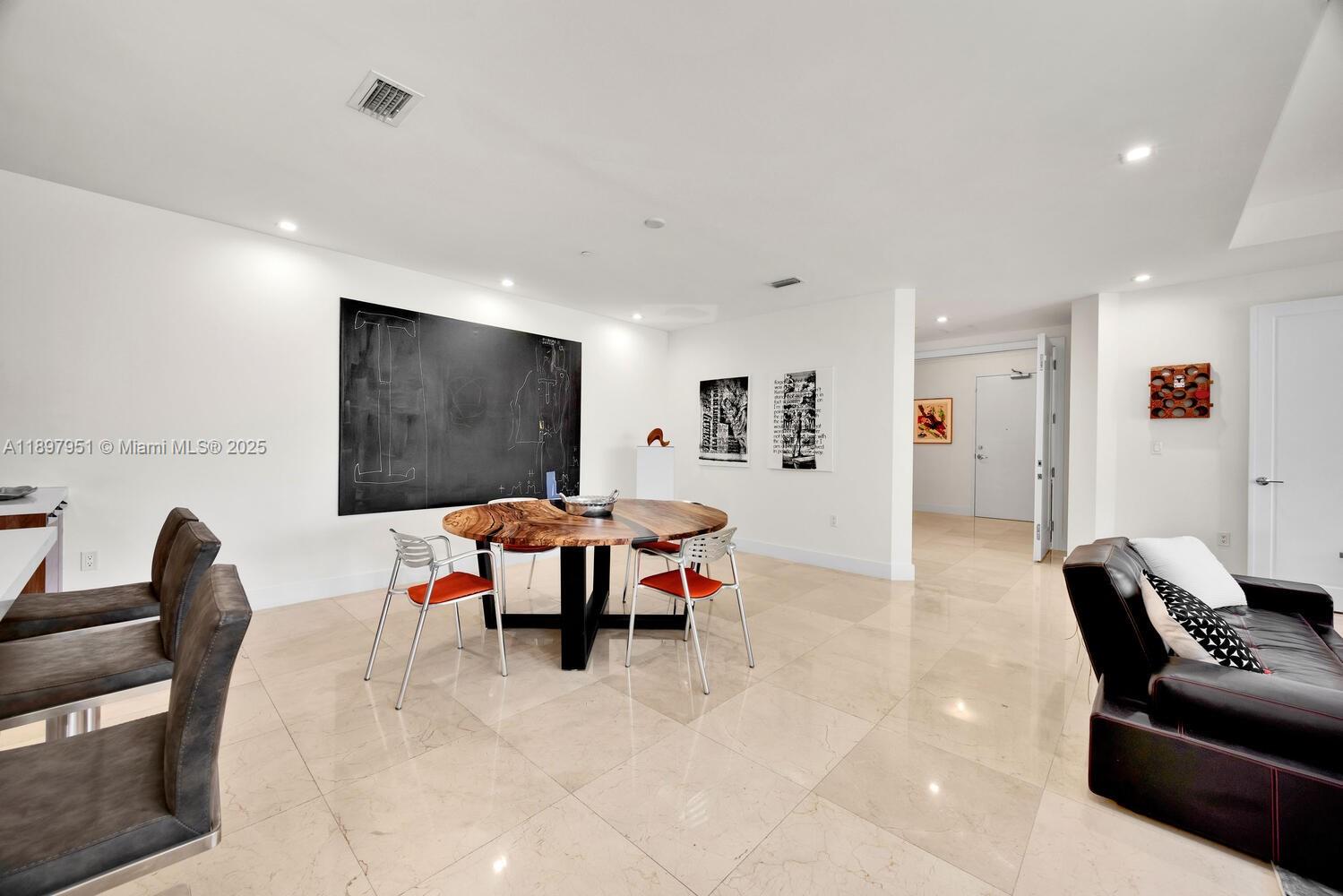 718 Valencia Ave #207, Coral Gables FL 33134