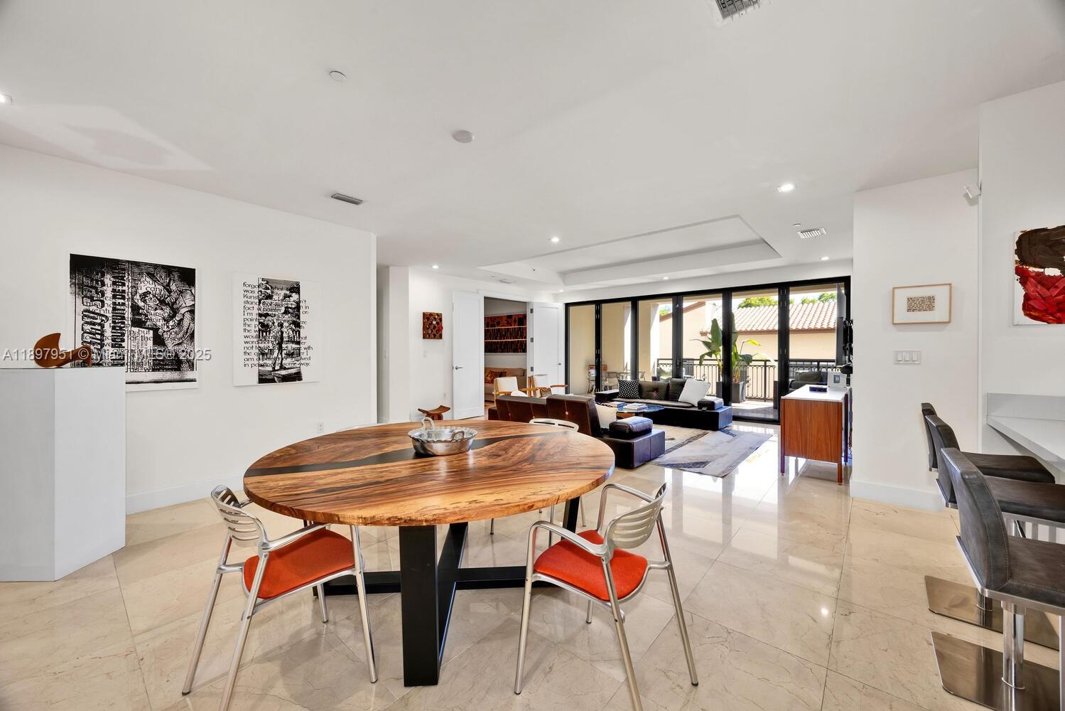 718 Valencia Ave #207, Coral Gables FL 33134