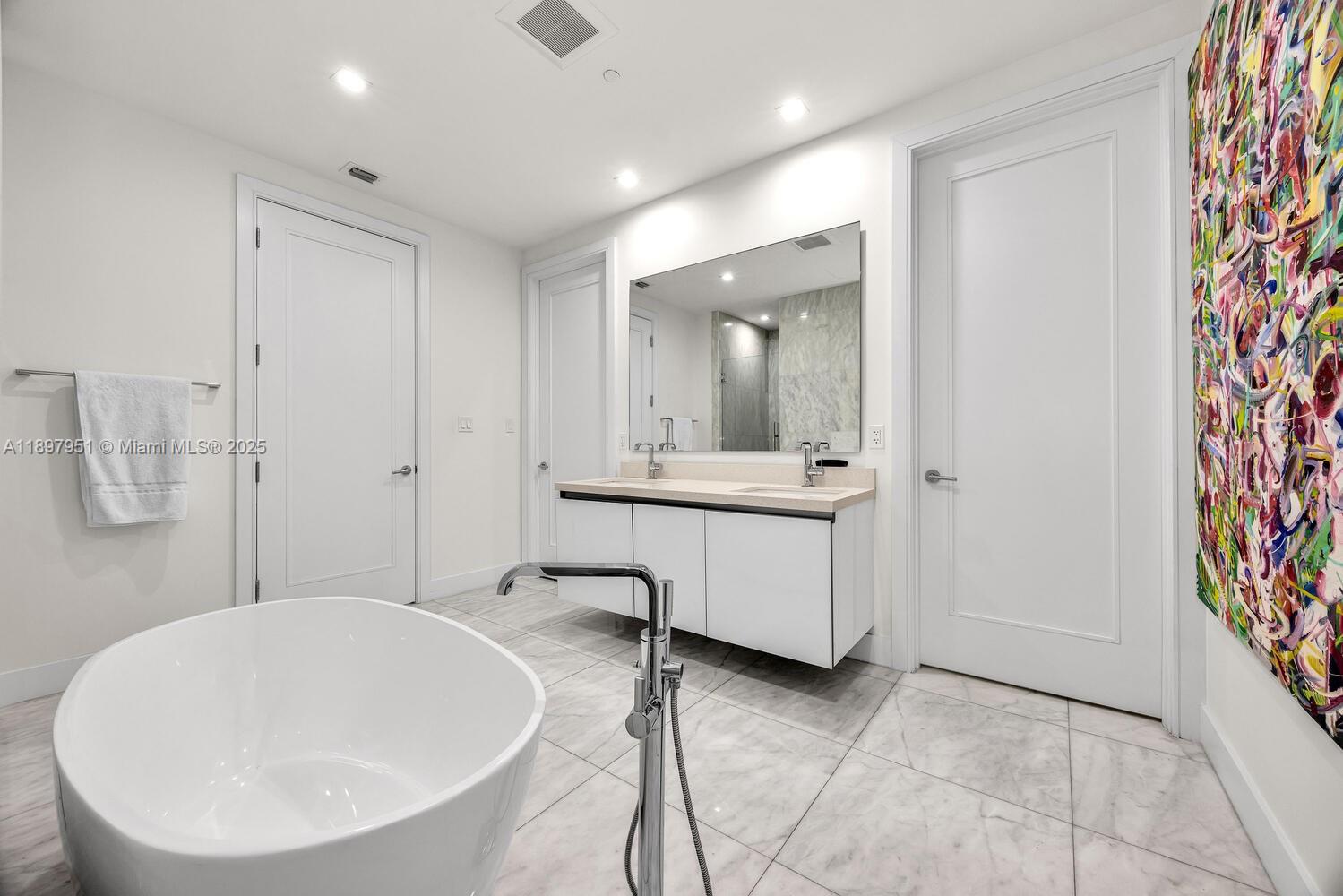 718 Valencia Ave #207, Coral Gables FL 33134