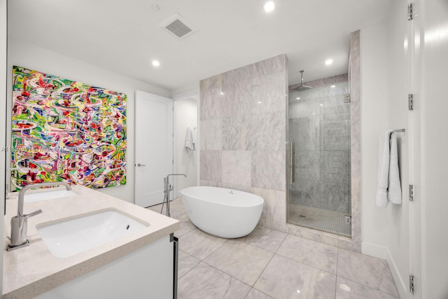 718 Valencia Ave #207, Coral Gables FL 33134