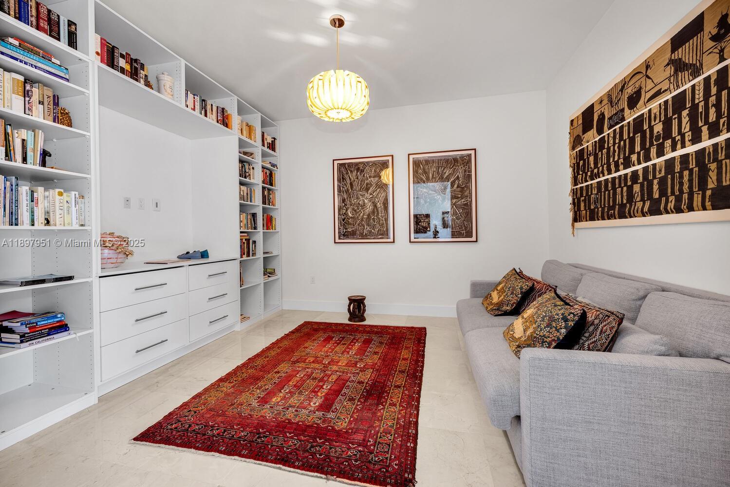 718 Valencia Ave #207, Coral Gables FL 33134