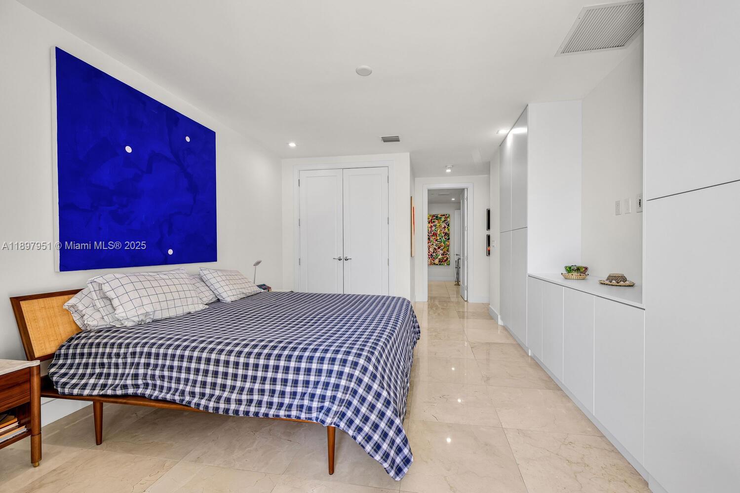 718 Valencia Ave #207, Coral Gables FL 33134