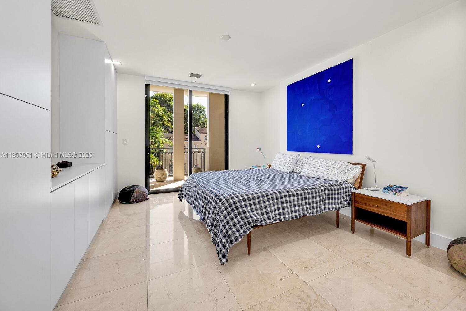 718 Valencia Ave #207, Coral Gables FL 33134