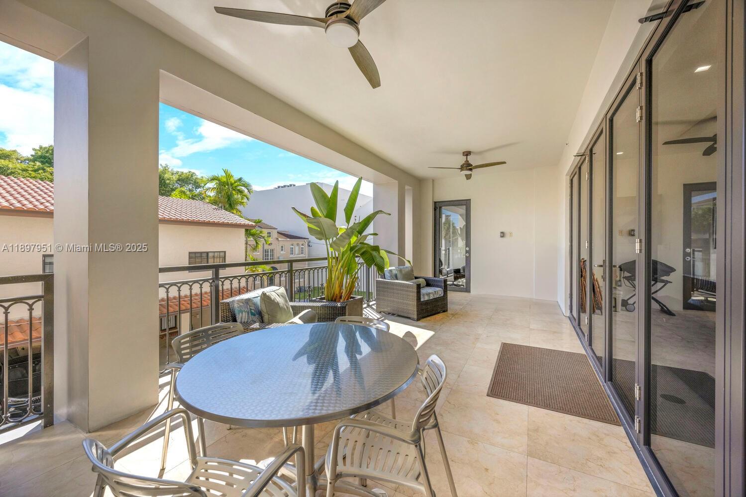 718 Valencia Ave #207, Coral Gables FL 33134