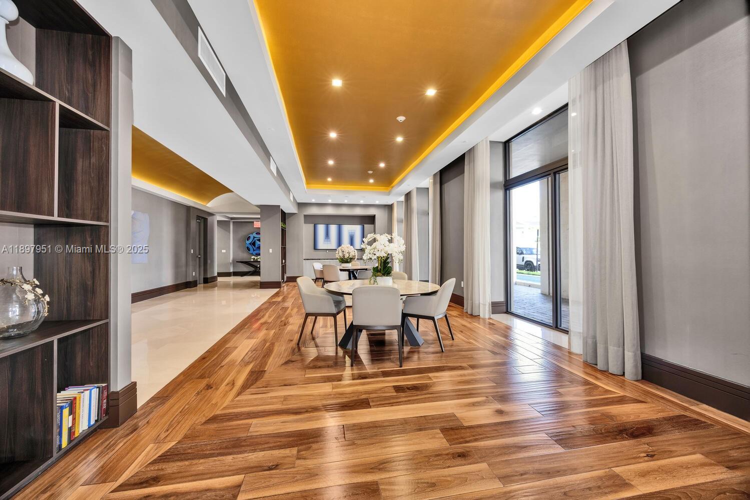 718 Valencia Ave #207, Coral Gables FL 33134