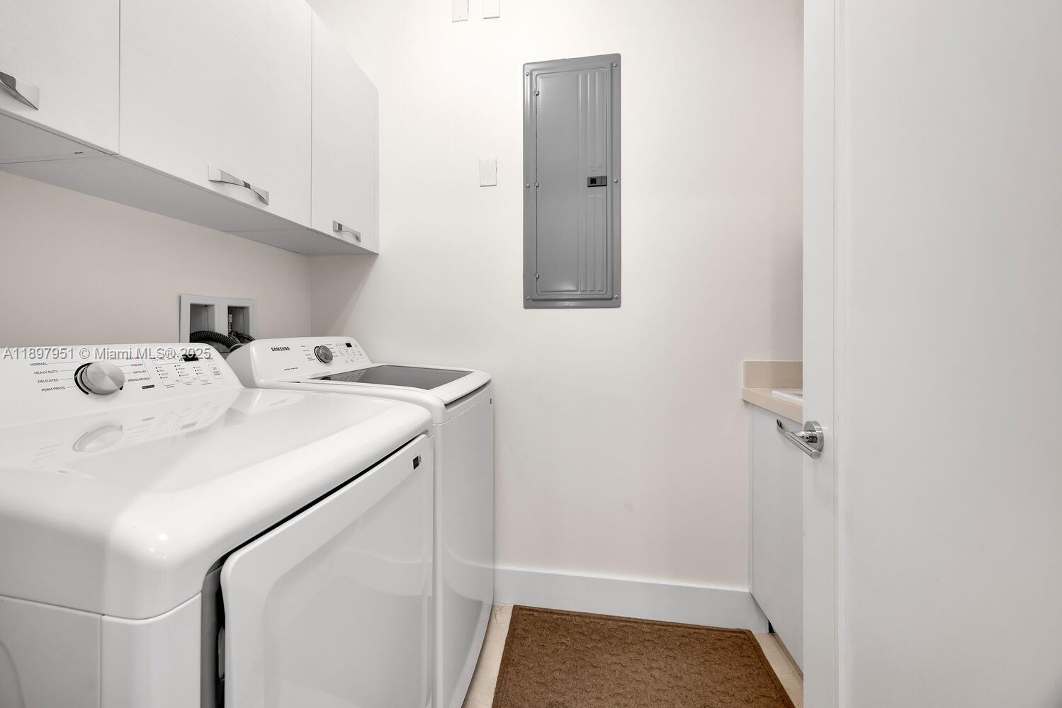 718 Valencia Ave #207, Coral Gables FL 33134