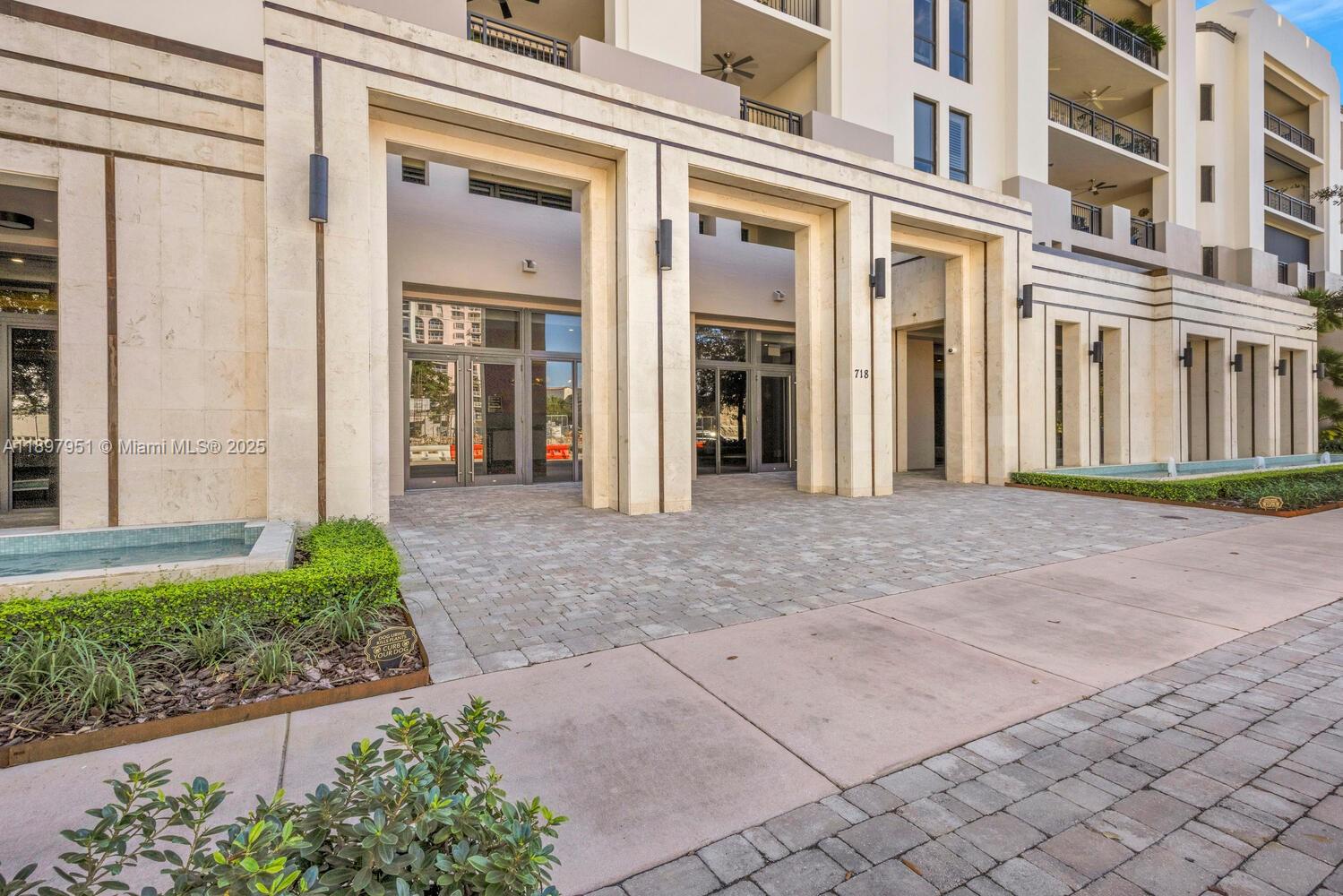 718 Valencia Ave #207, Coral Gables FL 33134