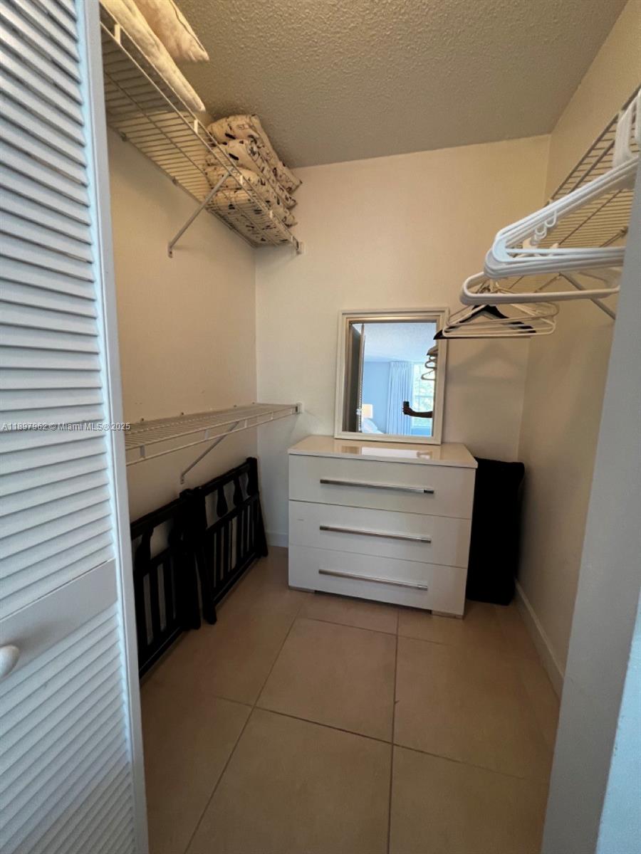 Aventura FL 33180 - A11897962