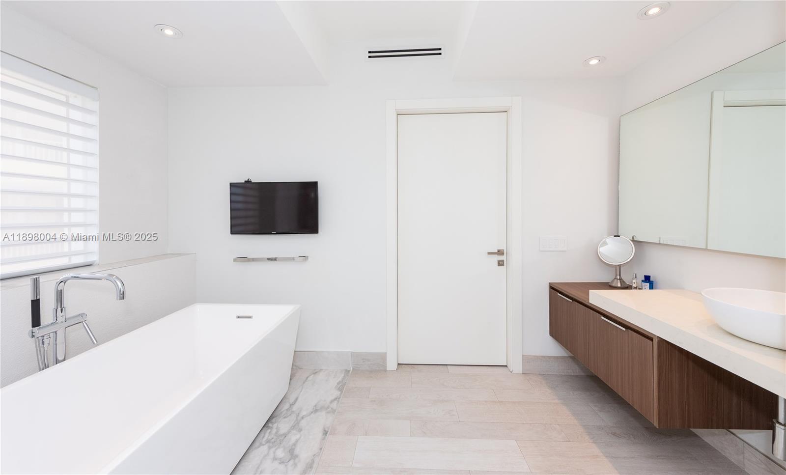 785 Crandon Blvd #1106, Key Biscayne FL 33149