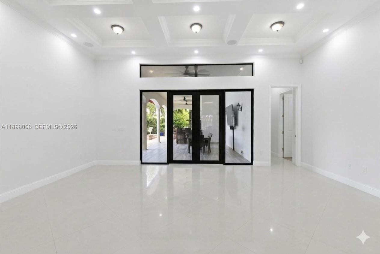 10181 NW 131st St, Hialeah Gardens FL 33018