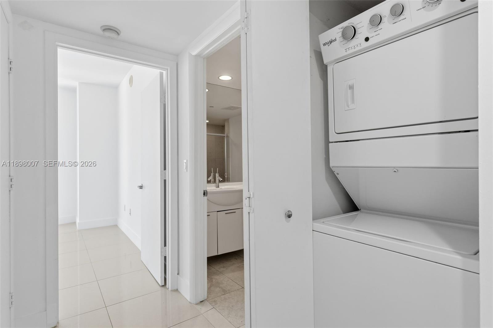 465 Brickell Ave #1602, Miami FL 33131