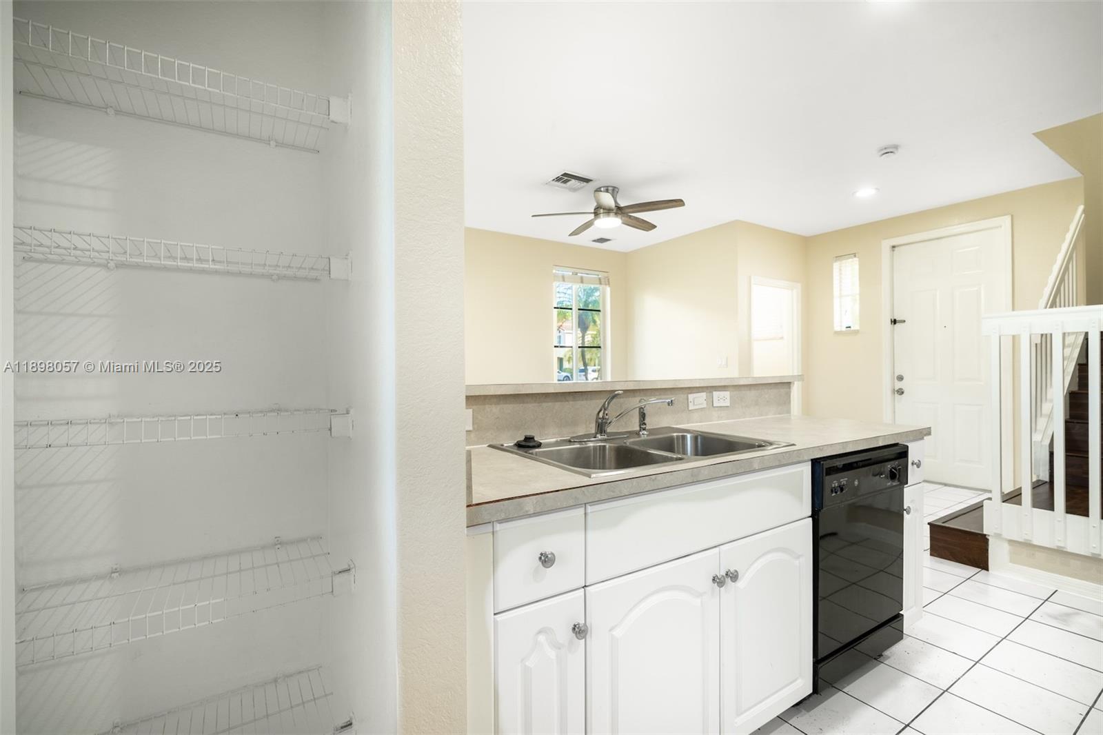 6051 SW 19th Pl, North Lauderdale FL 33068