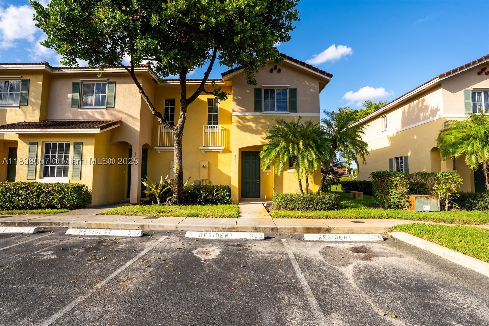 6051 SW 19th Pl, North Lauderdale FL 33068