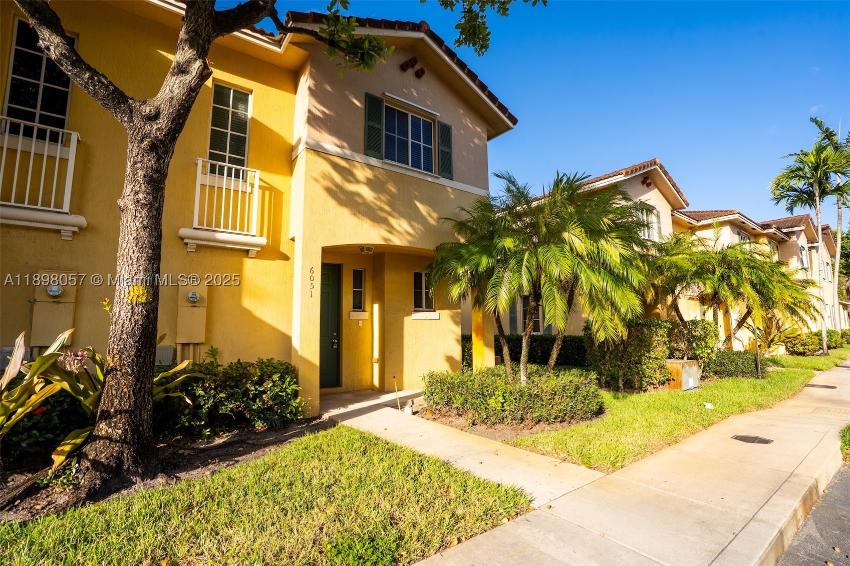 6051 SW 19th Pl, North Lauderdale FL 33068