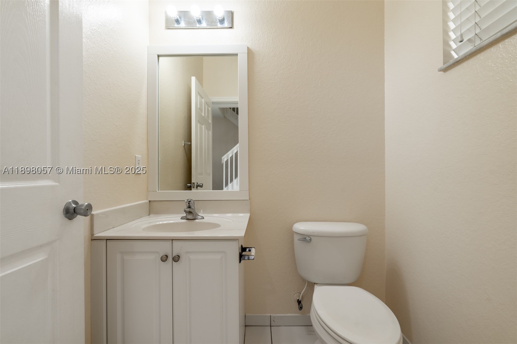 6051 SW 19th Pl, North Lauderdale FL 33068