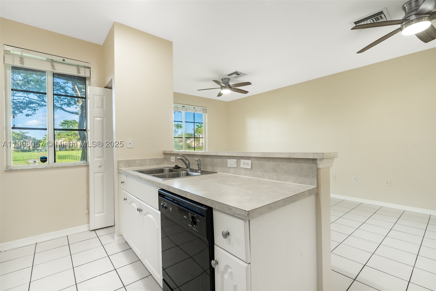 6051 SW 19th Pl, North Lauderdale FL 33068