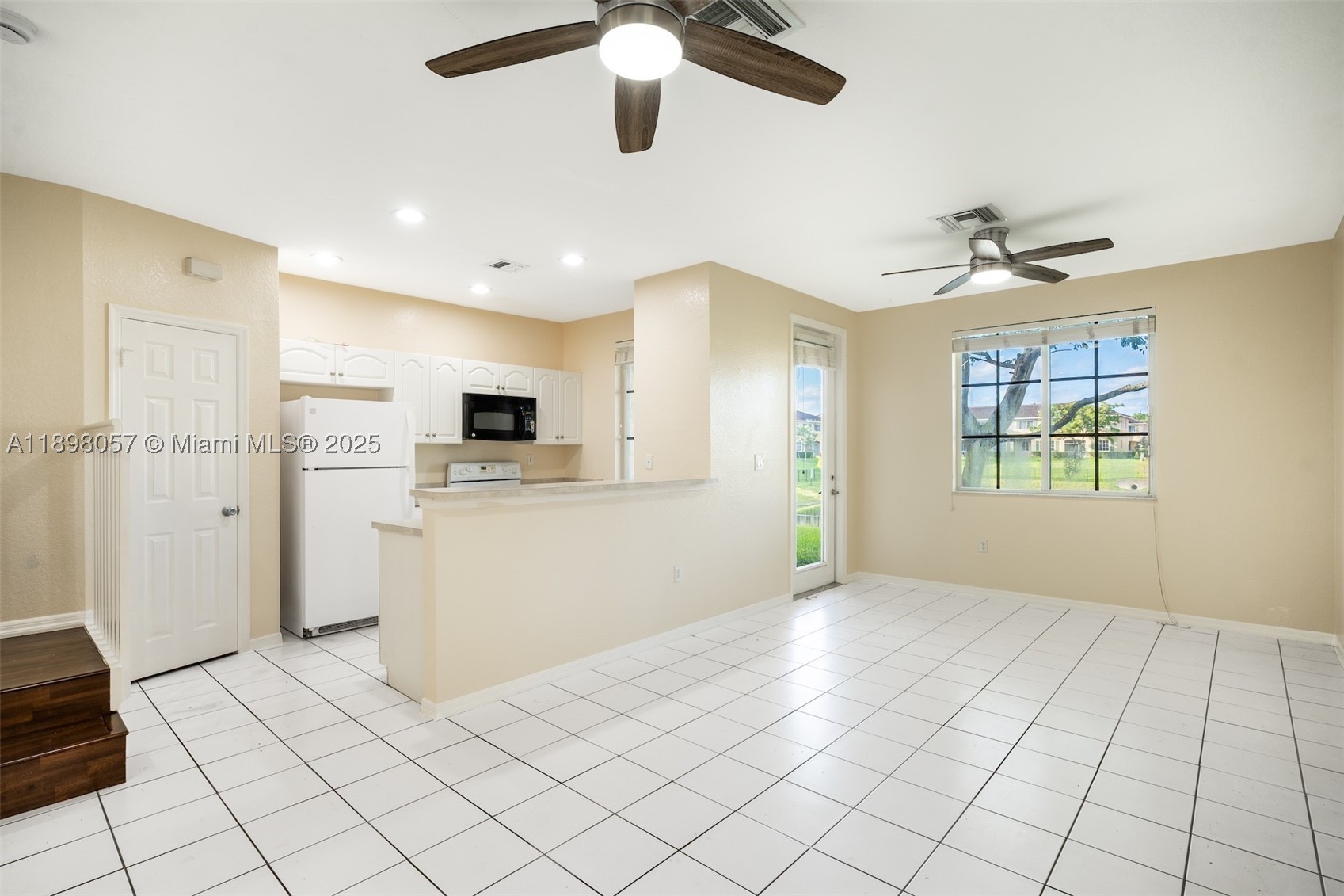 6051 SW 19th Pl, North Lauderdale FL 33068