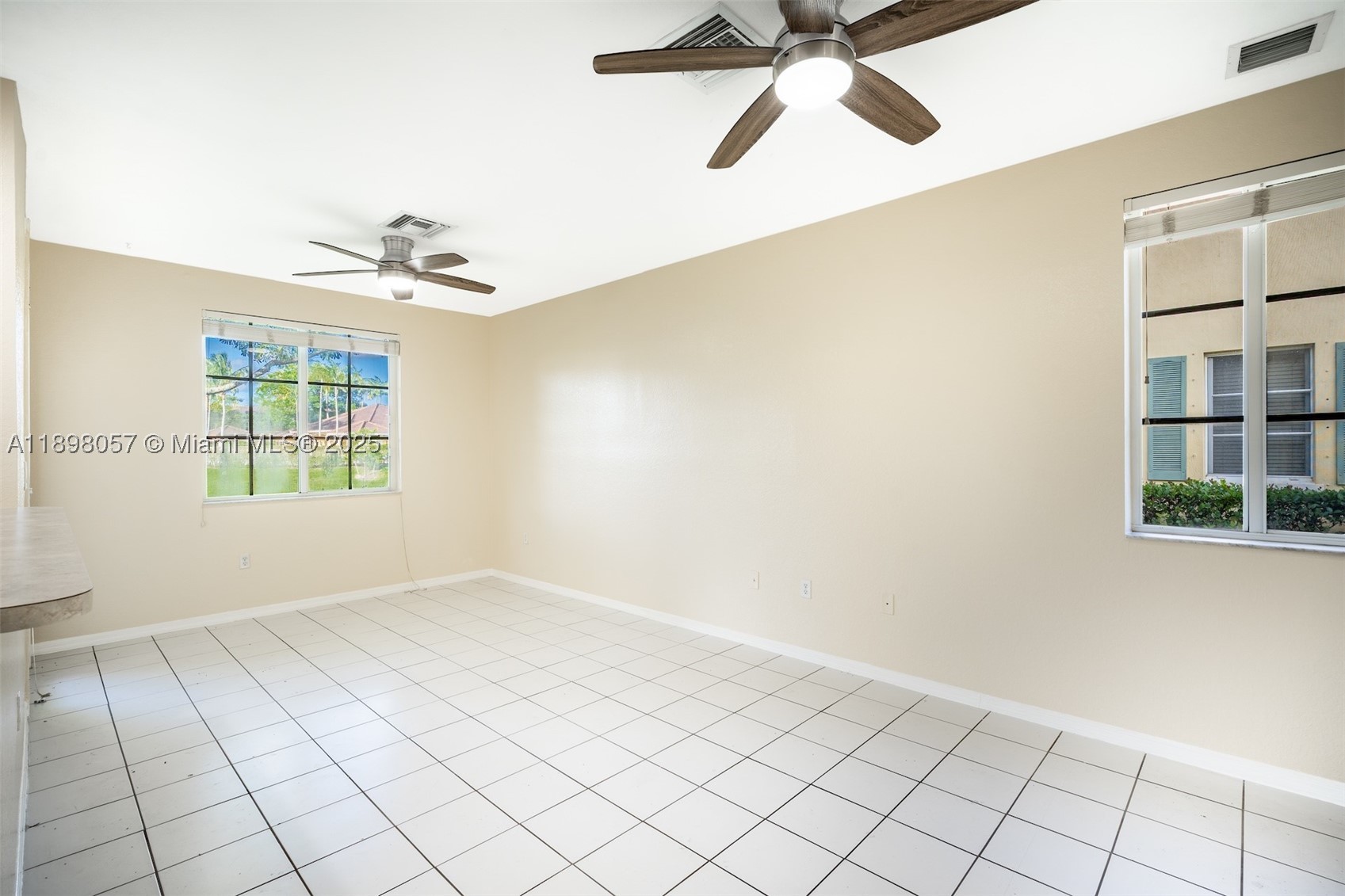 6051 SW 19th Pl, North Lauderdale FL 33068