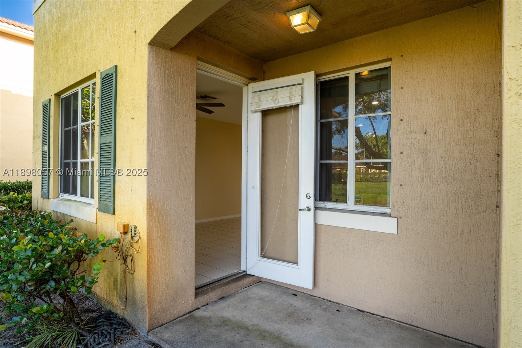 6051 SW 19th Pl, North Lauderdale FL 33068